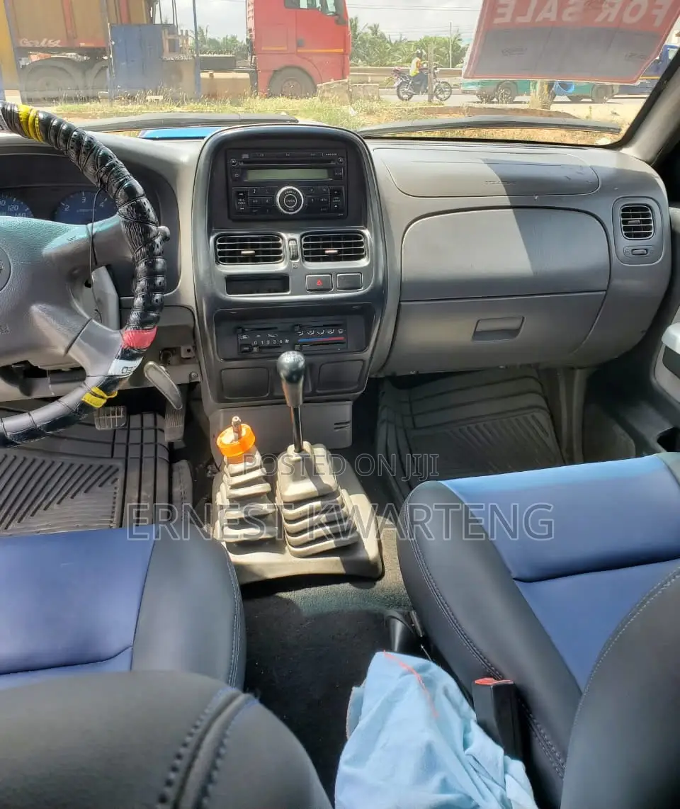 Nissan Hardbody 2017 Blue