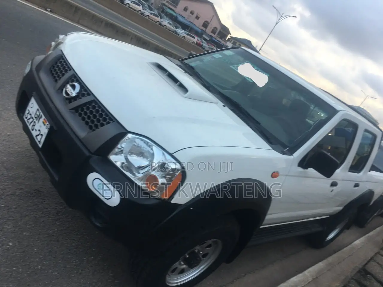 Nissan Hardbody 2021 White