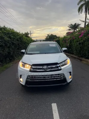 Toyota Highlander LE 4x2 (2.7L 4cyl 6A) 2018 White
