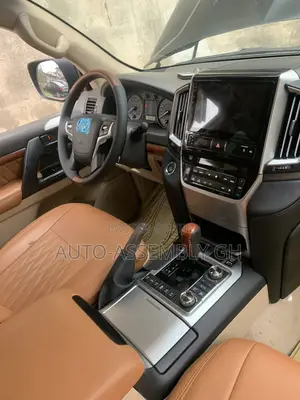 Toyota Land Cruiser 200 (2016-2021) Interior Upgrade