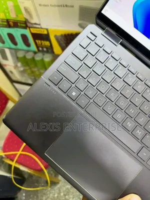 New Laptop HP Spectra 13 16GB Intel Core i7 SSD 1T