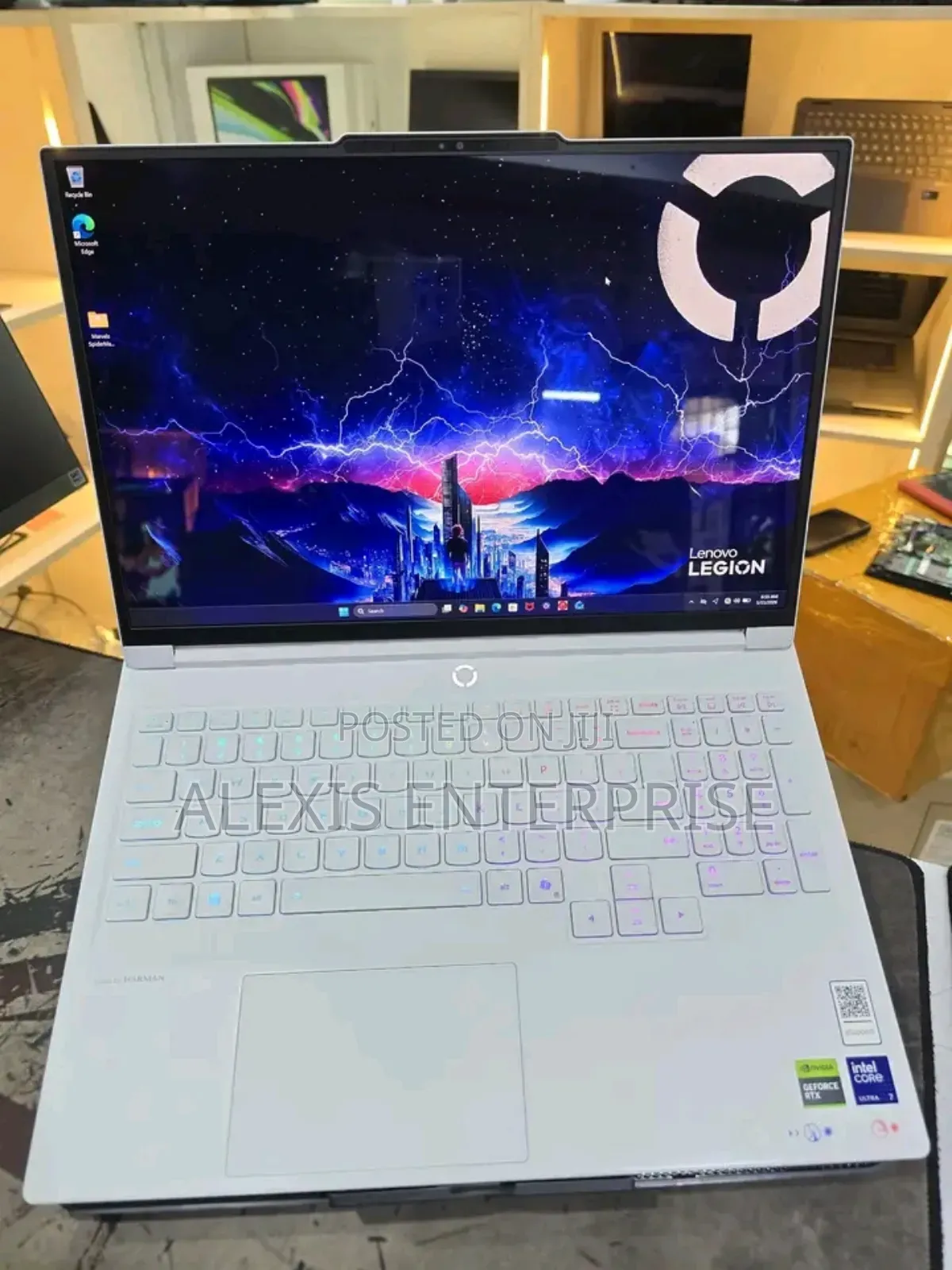 New Laptop Lenovo Lrgion 7i 32GB Intel Core Ultra 7 SSD 1T