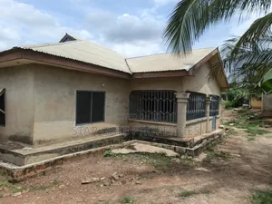 6bdrm House in Ejisu Dwenease, Kumasi Metropolitan for sale