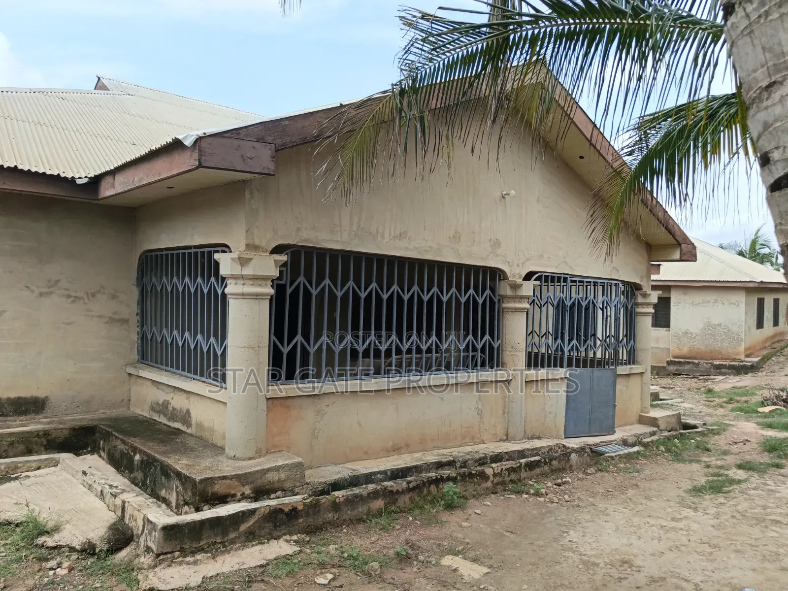 6bdrm House in Ejisu Dwenease, Kumasi Metropolitan for sale