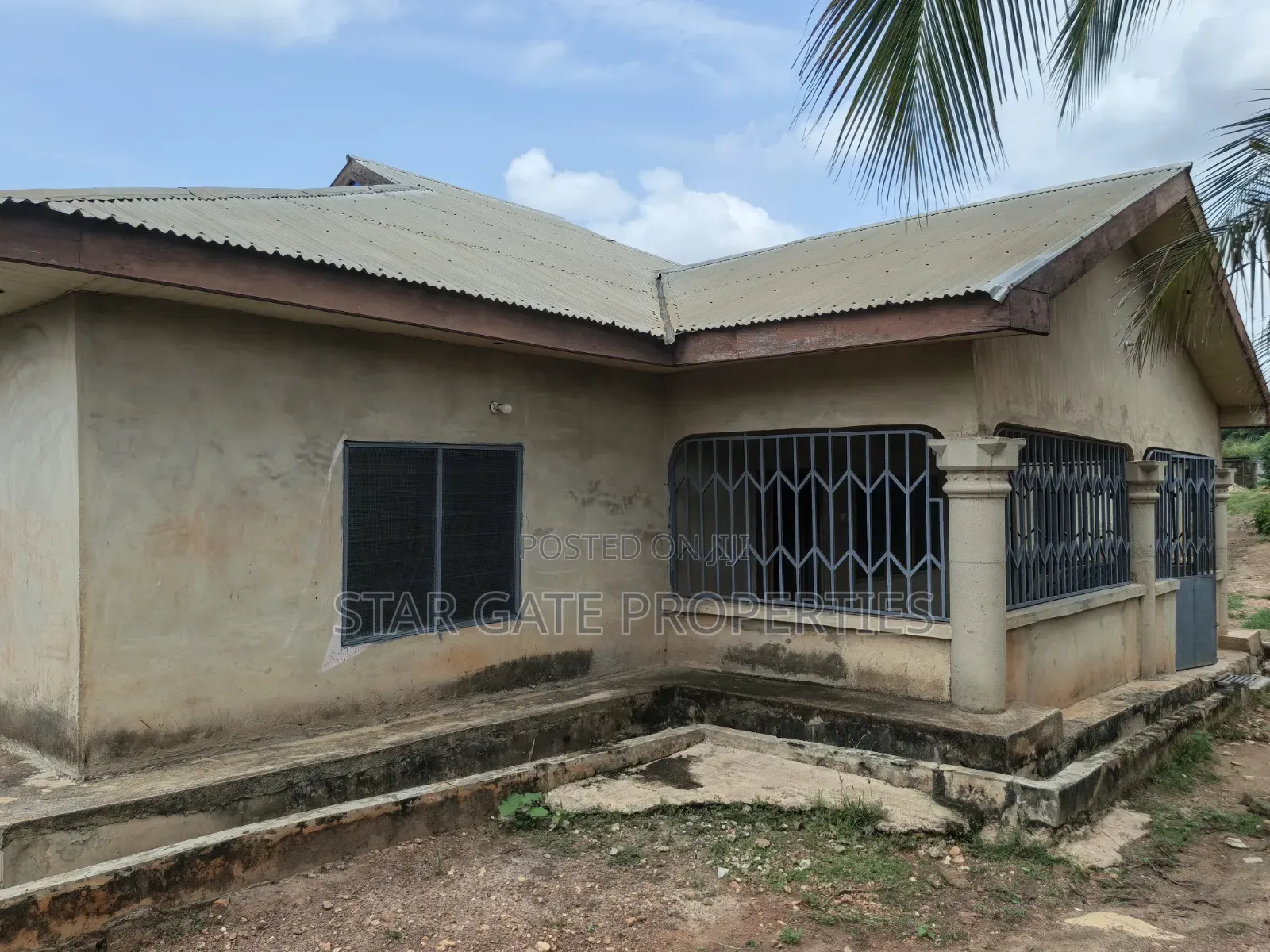 6bdrm House in Ejisu Dwenease, Kumasi Metropolitan for sale