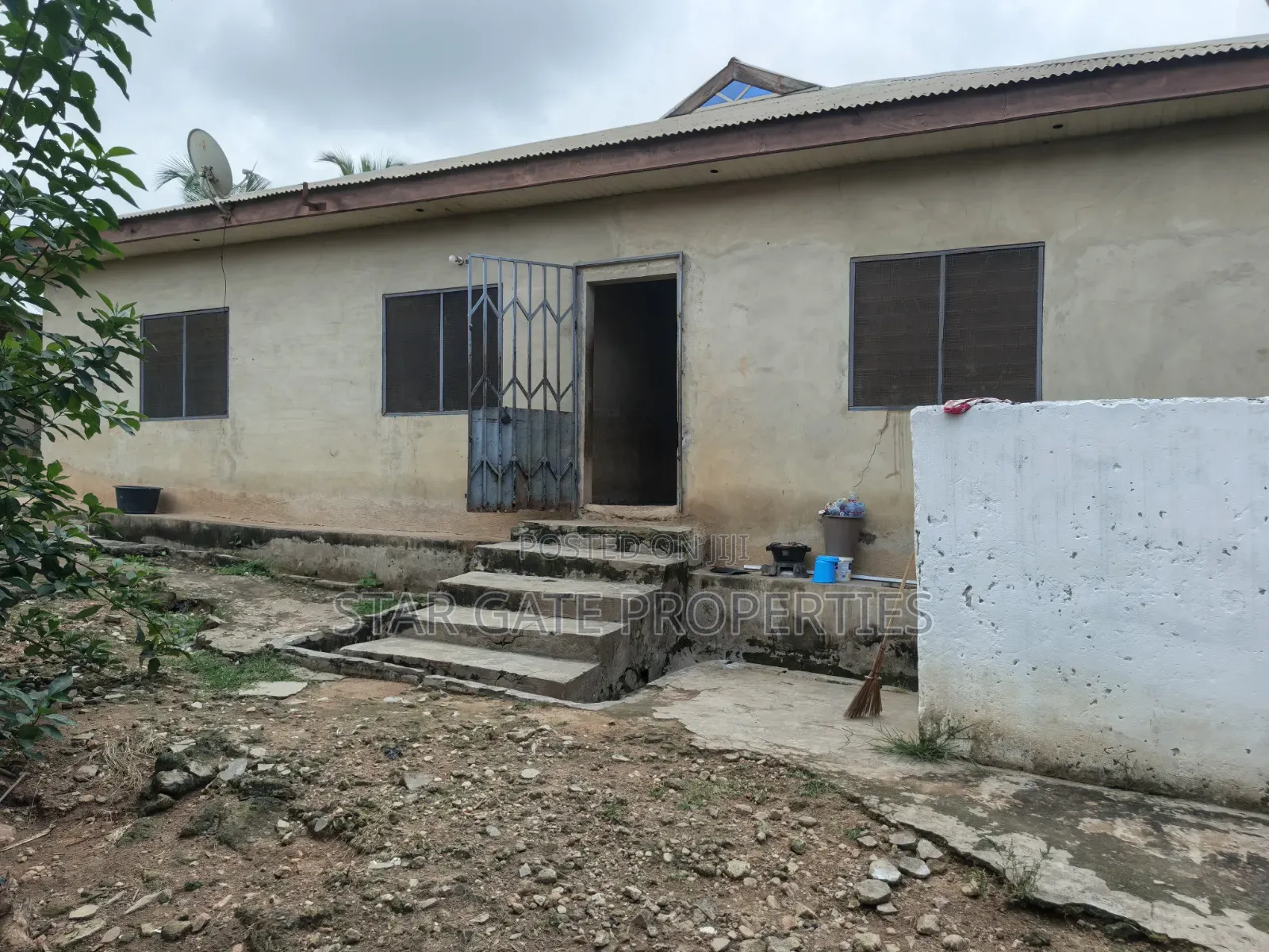 6bdrm House in Ejisu Dwenease, Kumasi Metropolitan for sale