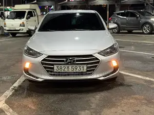 Hyundai Elantra SE Sedan FWD (1.8L 4cyl 6A) 2016 Silver