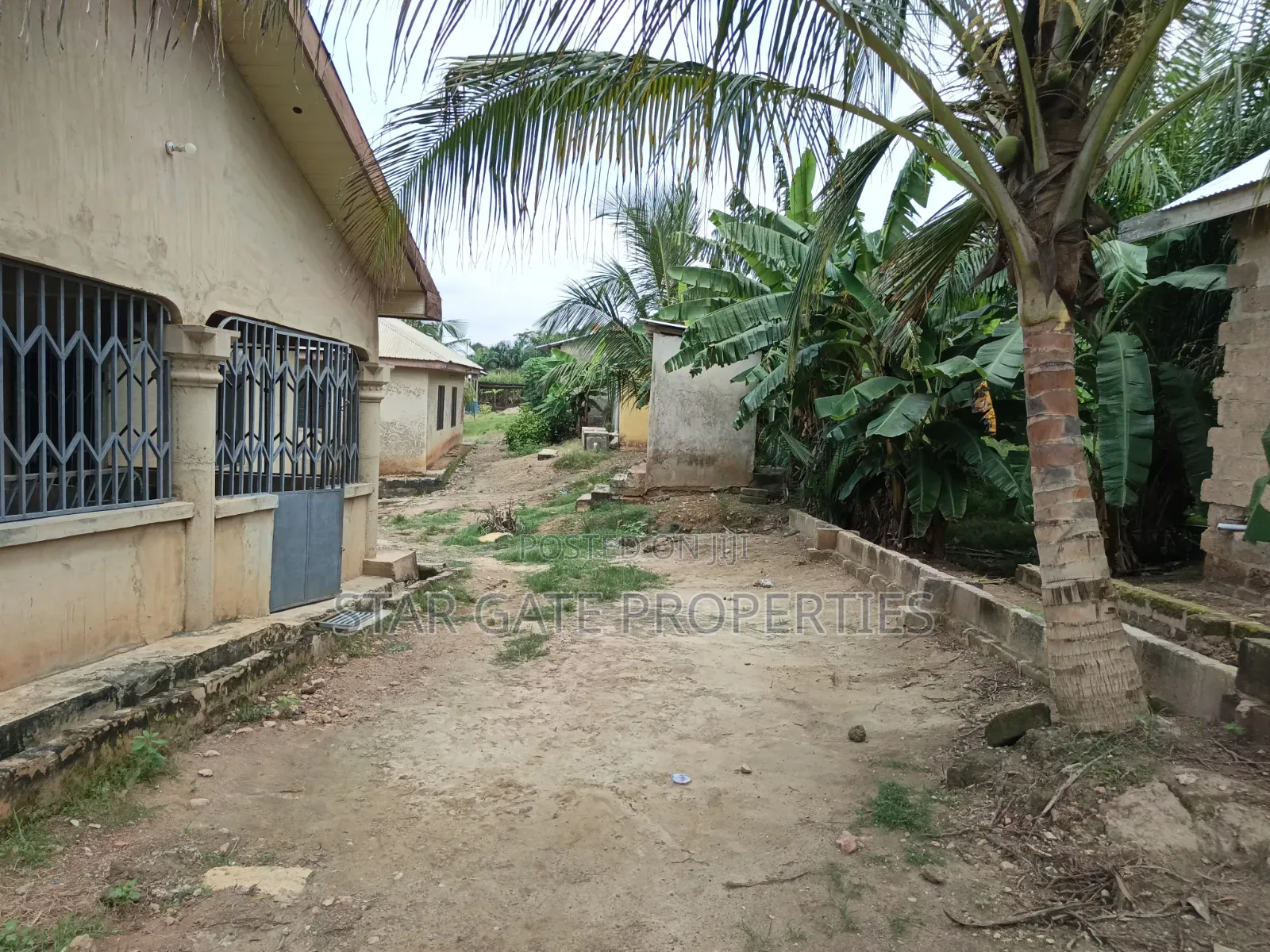 6bdrm House in Ejisu Dwenease, Kumasi Metropolitan for sale