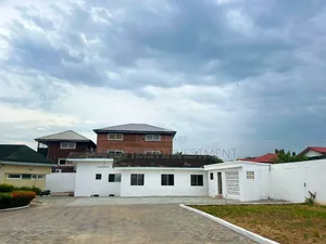 11bdrm Block of Flats in American House for rent