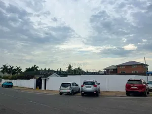 11bdrm Block of Flats in American House for rent
