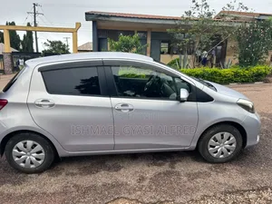 Toyota Vitz 1.3 FWD 5dr 2012 Gray