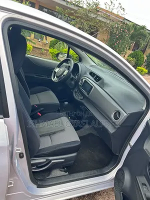 Toyota Vitz 1.3 FWD 5dr 2012 Gray
