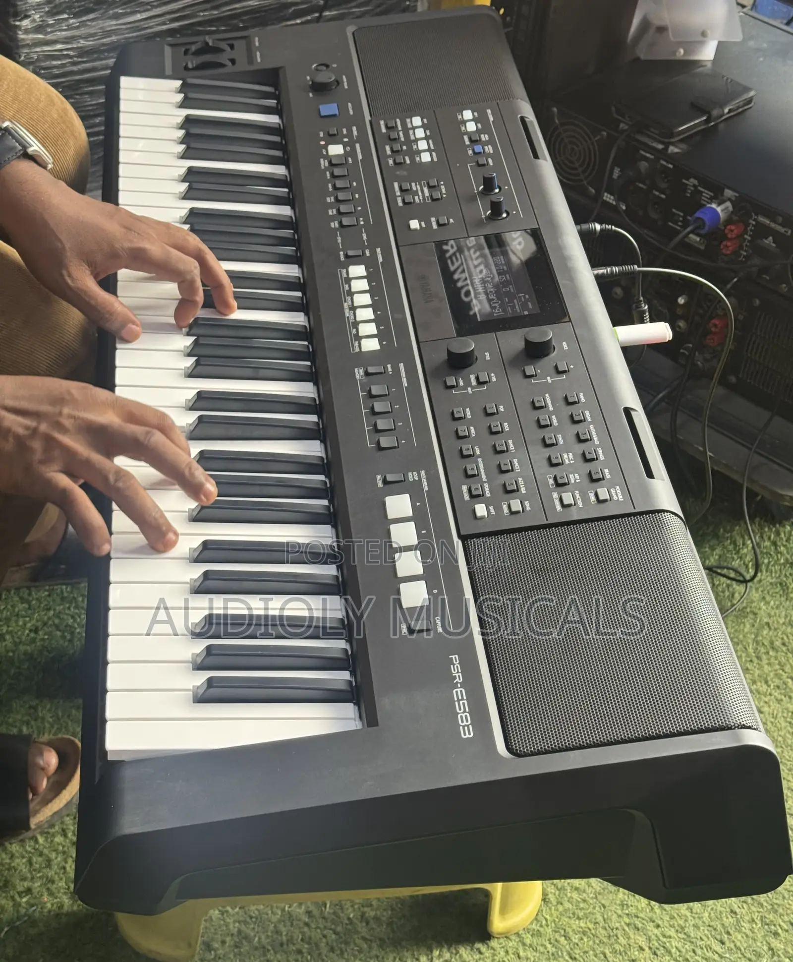 Yamaha PSR E” 583 New Edition Keyboard
