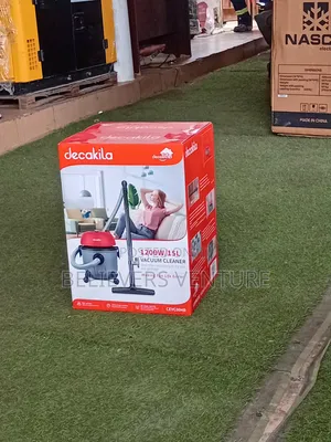 Heavy-Duty Vacuum Cleaner With Large Dust Capacity