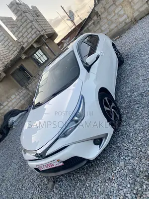 Toyota Corolla XLE (1.8L 4cyl 2A) 2018 White