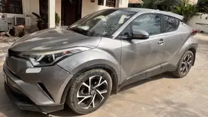 Toyota C-HR XLE FWD Sport Utility (2.0L 4cyl 2AM) 2018 Gray