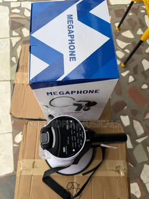 Ml-106u High-Power Megaphone Featuring a Detachable Microphone.