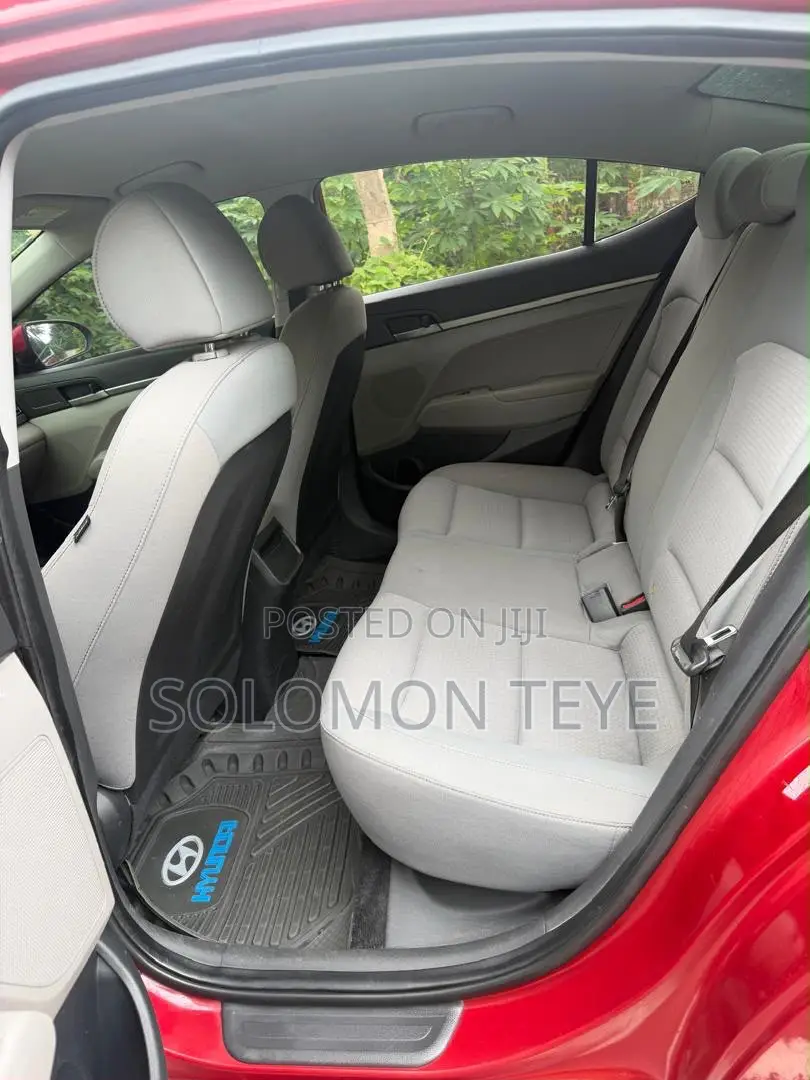 Hyundai Elantra Value Edition Sedan FWD (2.0L 4cyl 6A) 2017 Red