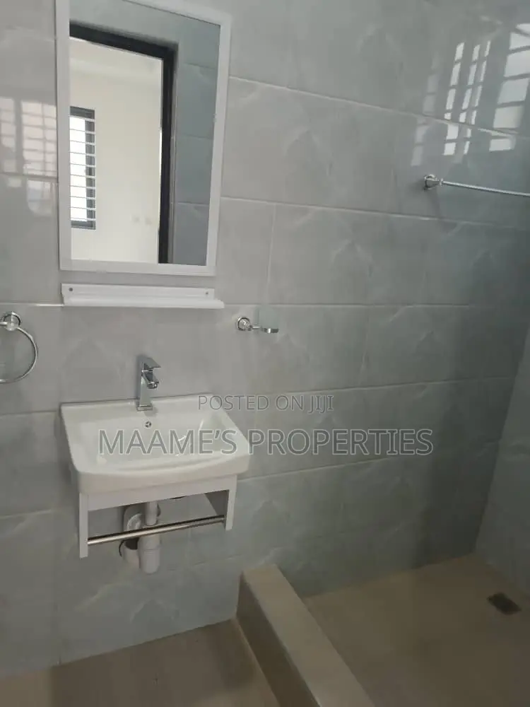 4bdrm Duplex in Oyarifa for rent