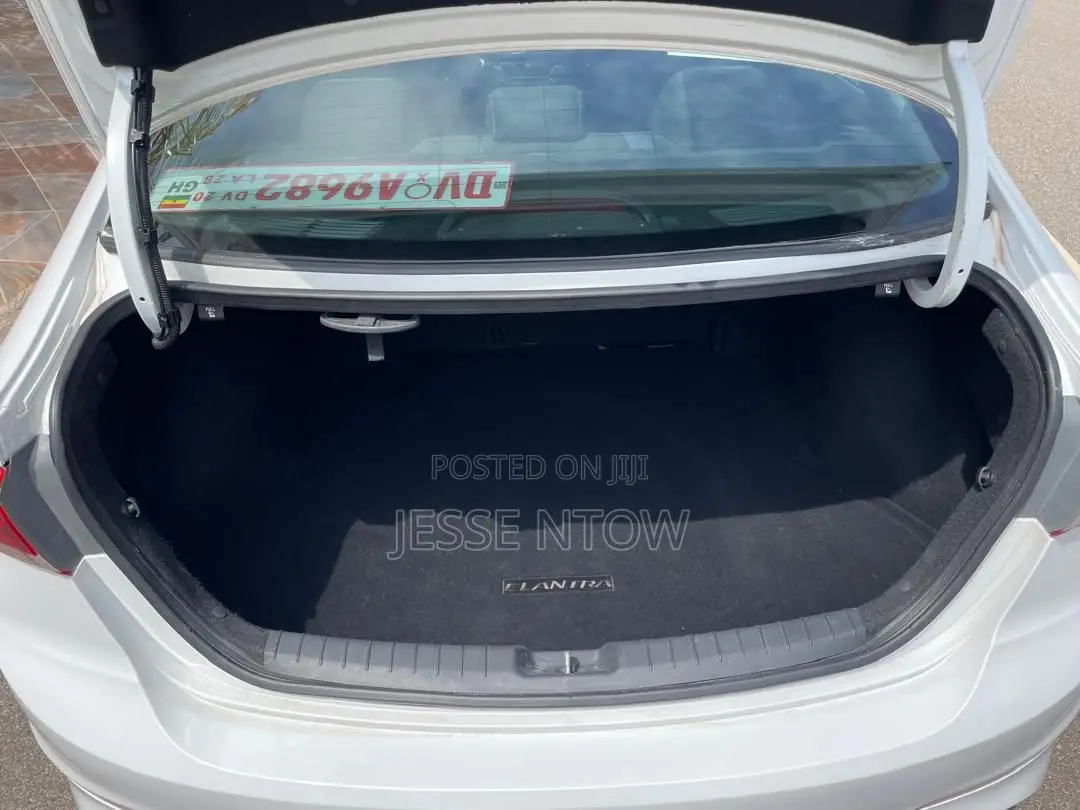 Hyundai Elantra 2017 White