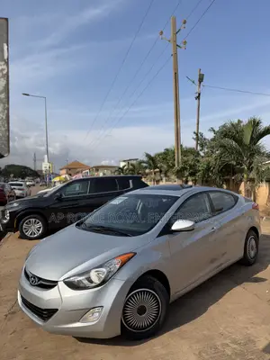 Hyundai Elantra Limited Sedan FWD (1.8L 4cyl 6A) 2013 Silver