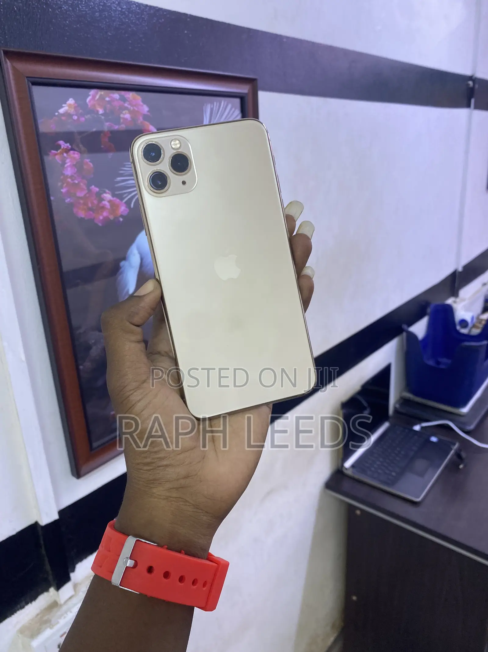 New Apple iPhone 11 Pro Max 64 GB Gold