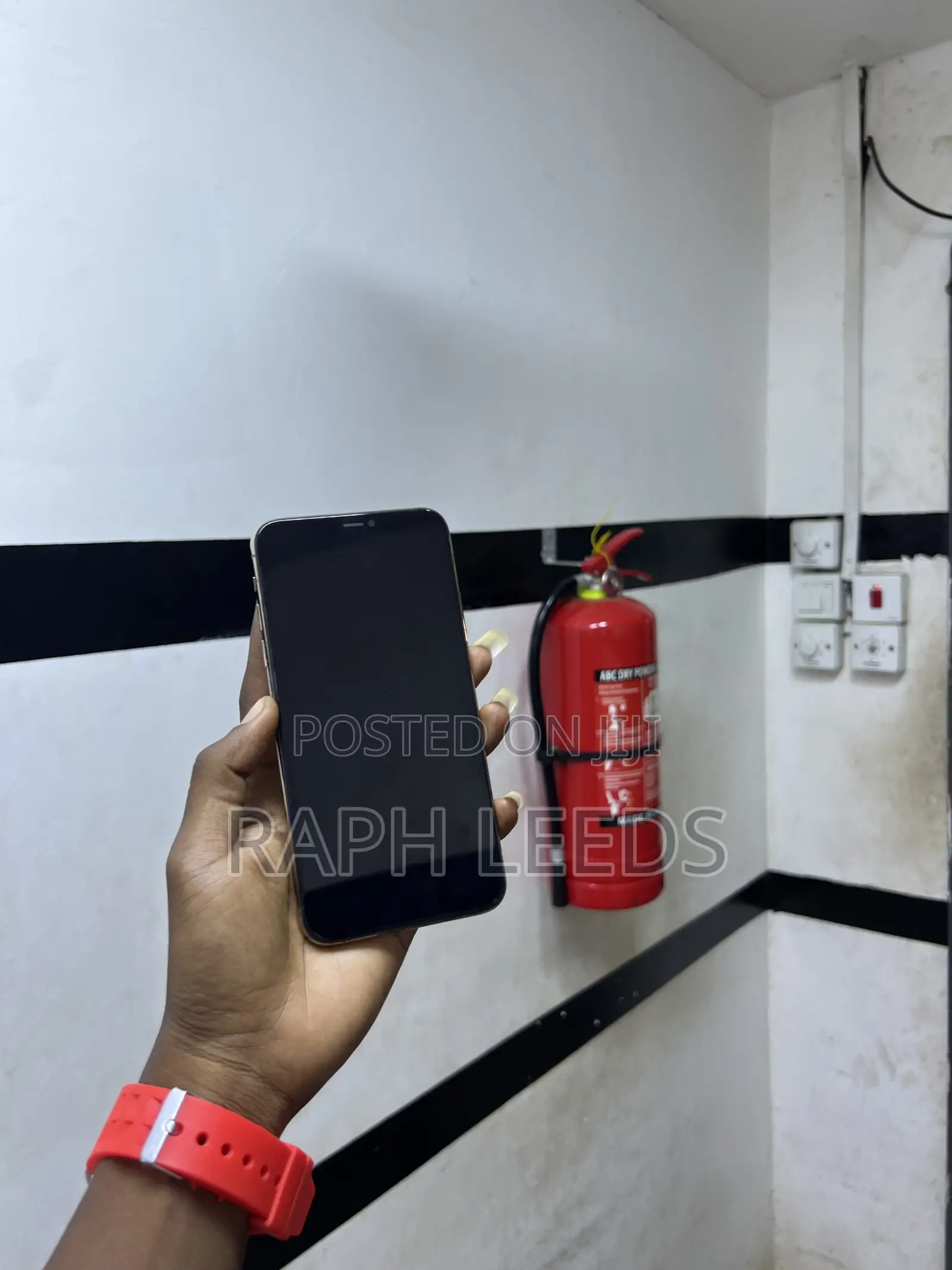 New Apple iPhone 11 Pro Max 64 GB Gold