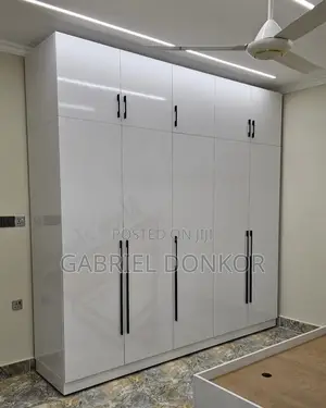 Cozy Laminated Gloss Plywood Wardrobe