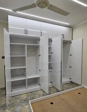 Cozy Laminated Gloss Plywood Wardrobe