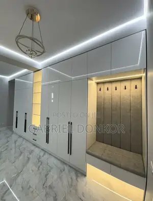Laminated Gloss Plywood Wardrobe With Profile Lighting