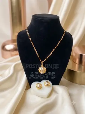 The Nexus Pearl Collection/Necklace With Earrings