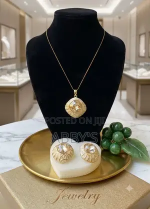 The Empress Amber Suite/Necklace With Earrings