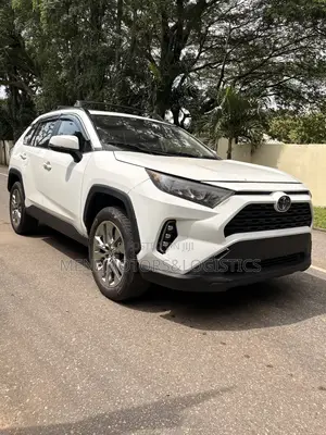Toyota RAV4 XLE Premium FWD 2020 White
