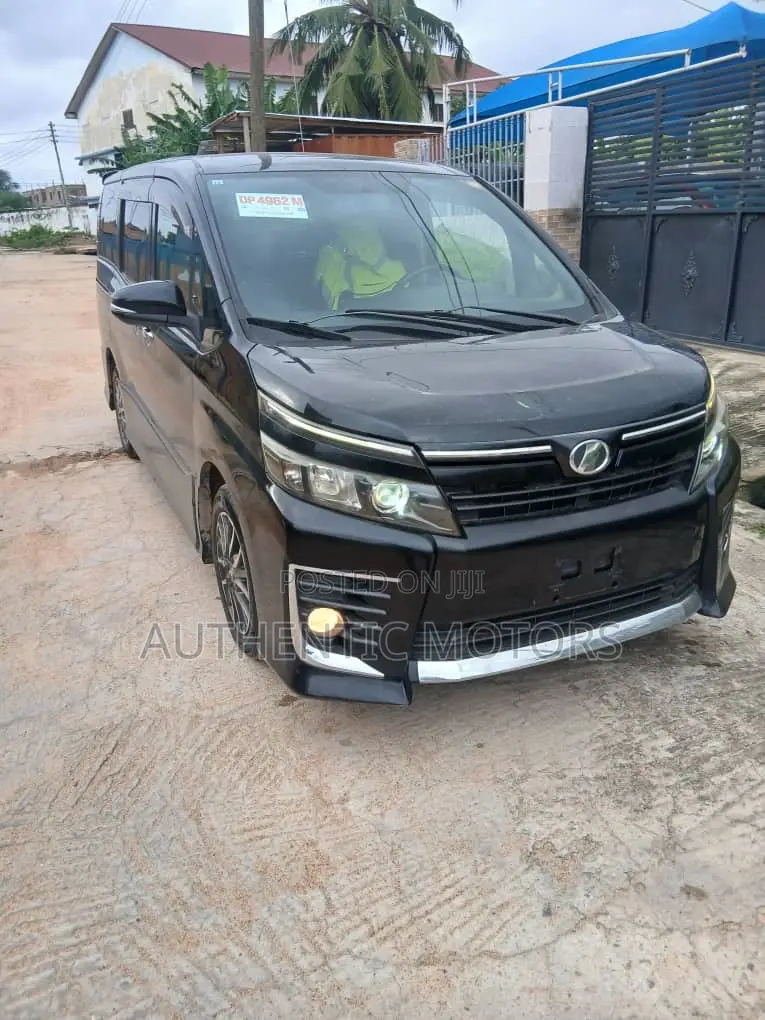 Toyota Voxy 2016 Black