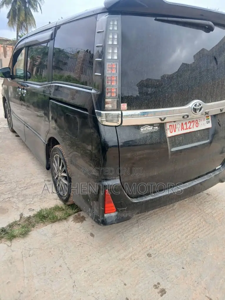 Toyota Voxy 2016 Black