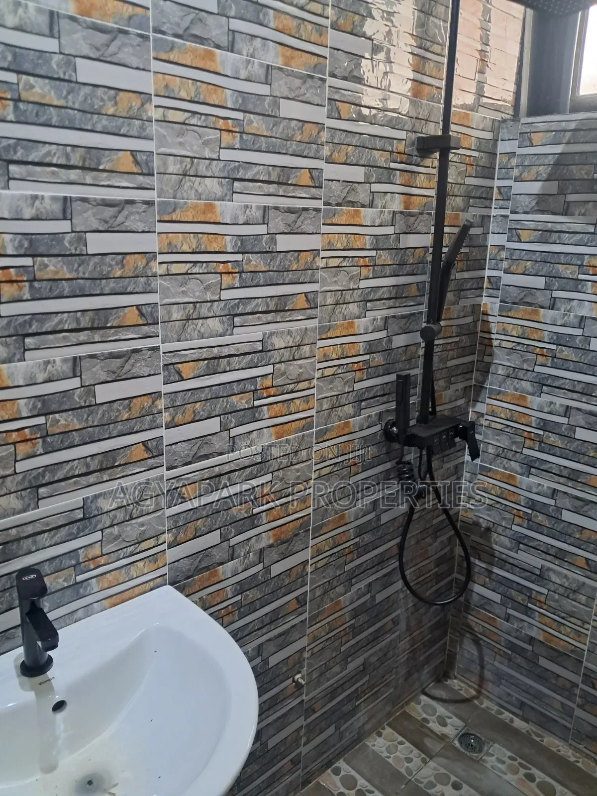3bdrm Apartment in Cocobod, Amasaman for rent