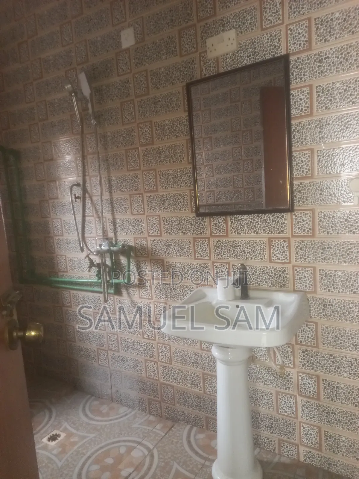5bdrm House in Tema Community 9 for sale