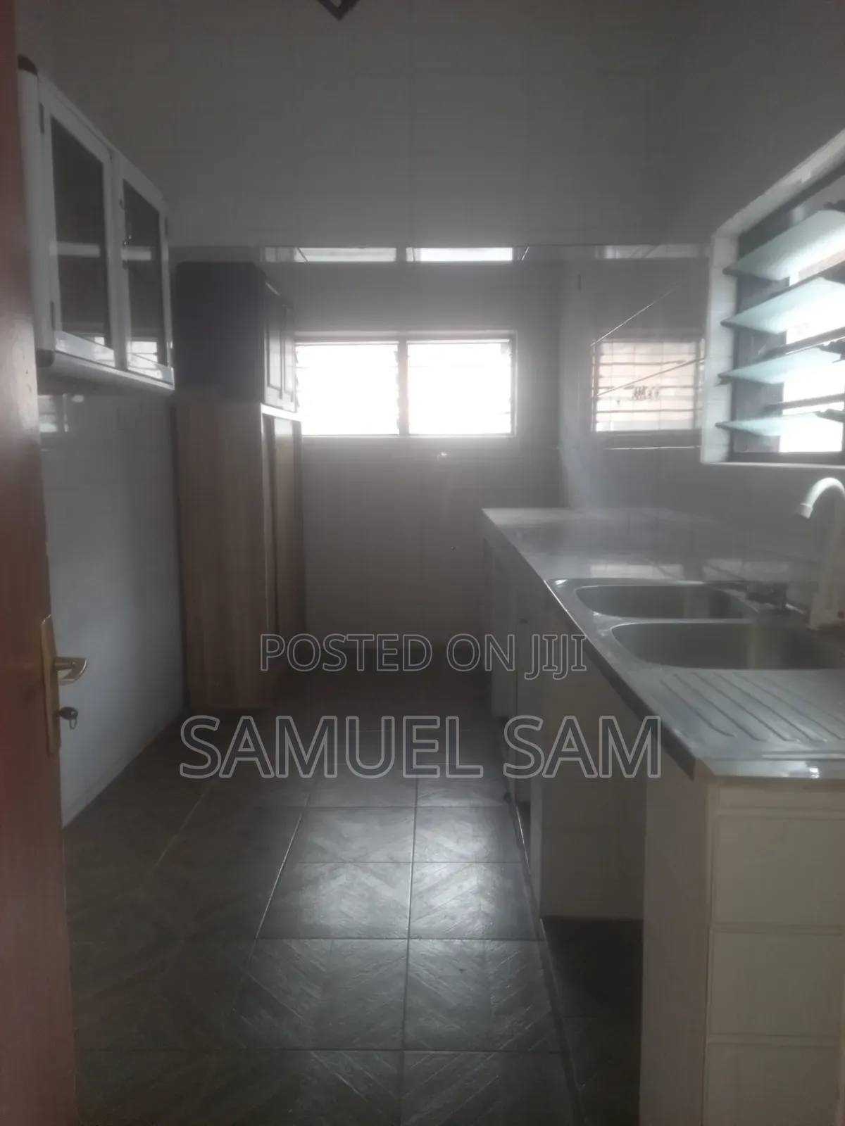 5bdrm House in Tema Community 9 for sale