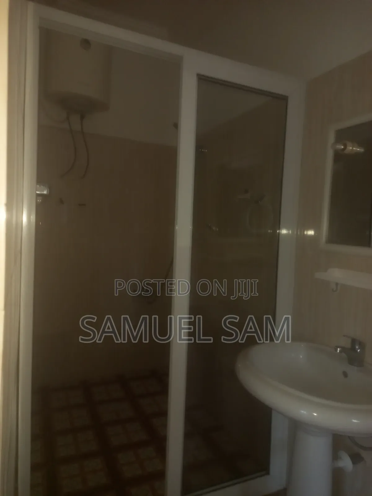 5bdrm House in Tema Community 9 for sale