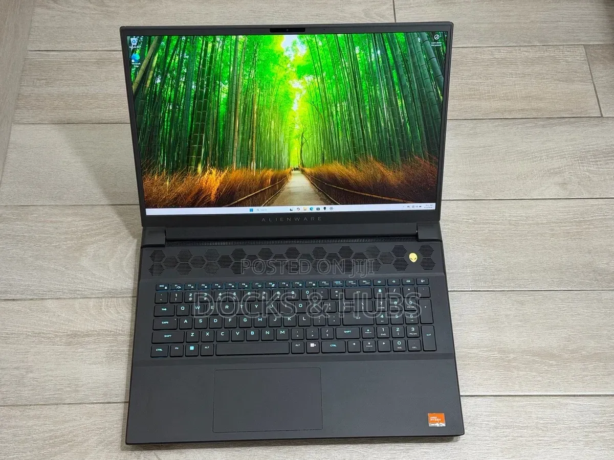Laptop Dell Allienware M18 R1 32GB AMD Ryzen 9 SSD 1T
