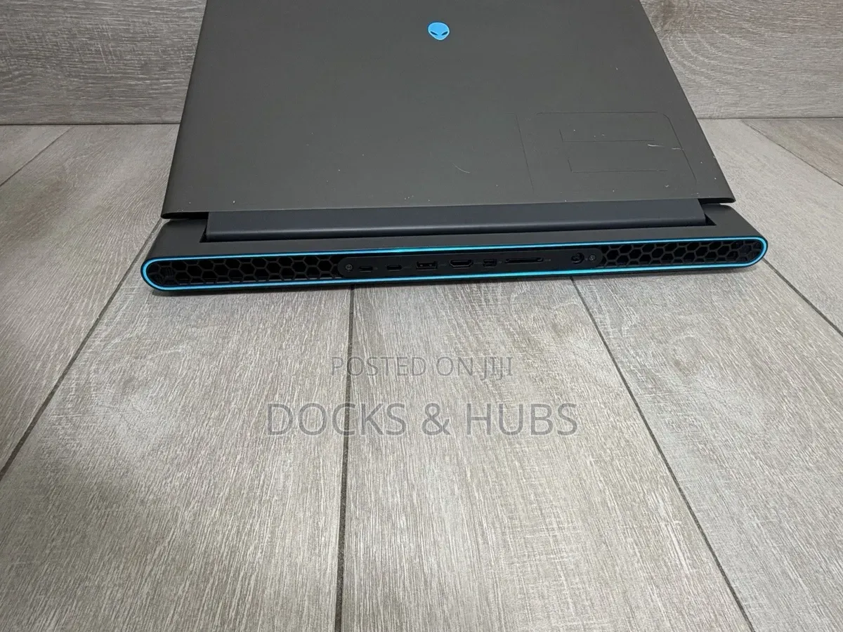 Laptop Dell Allienware M18 R1 32GB AMD Ryzen 9 SSD 1T