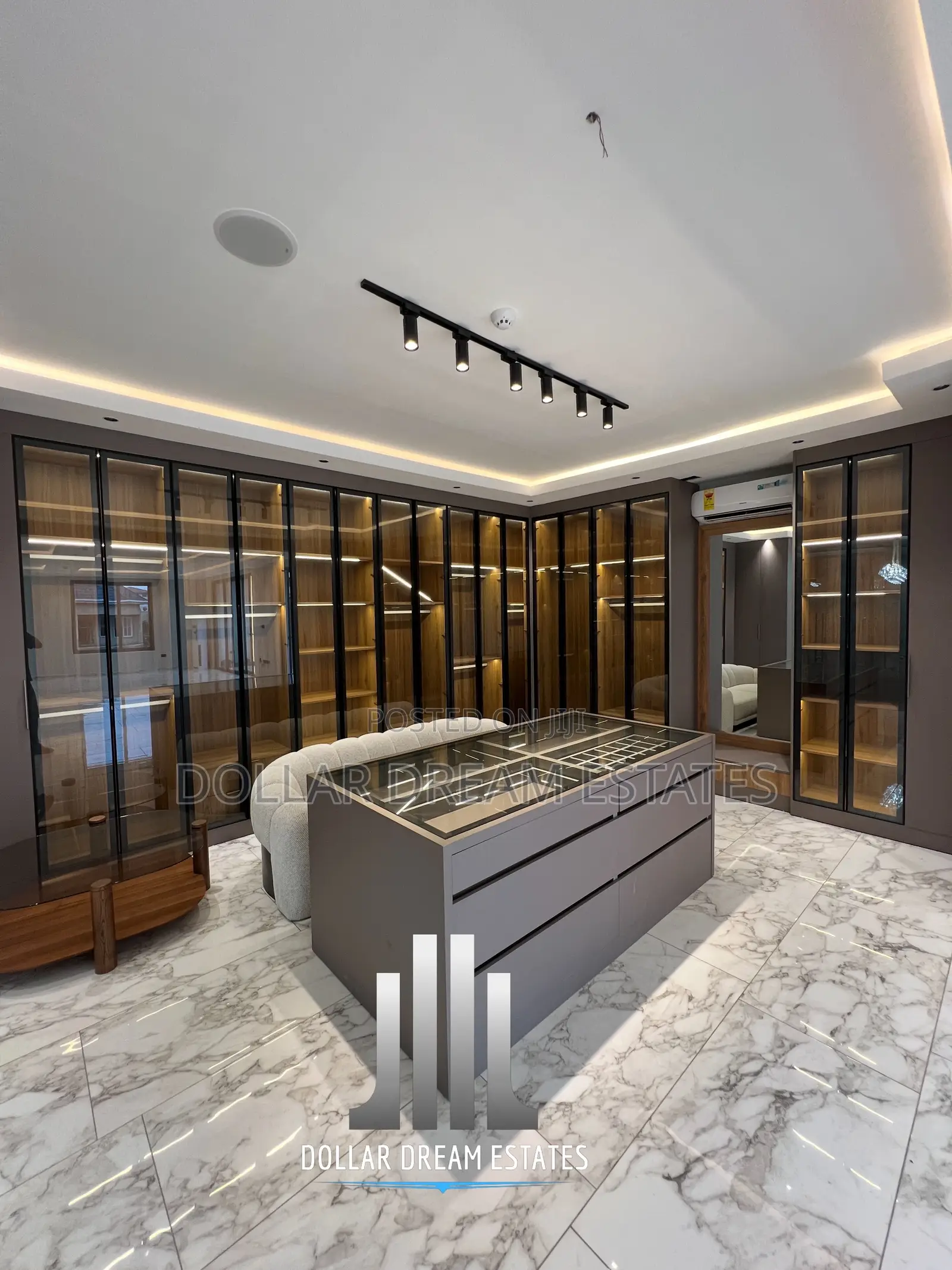Furnished 8bdrm Mansion in Airport Residential Area for sale