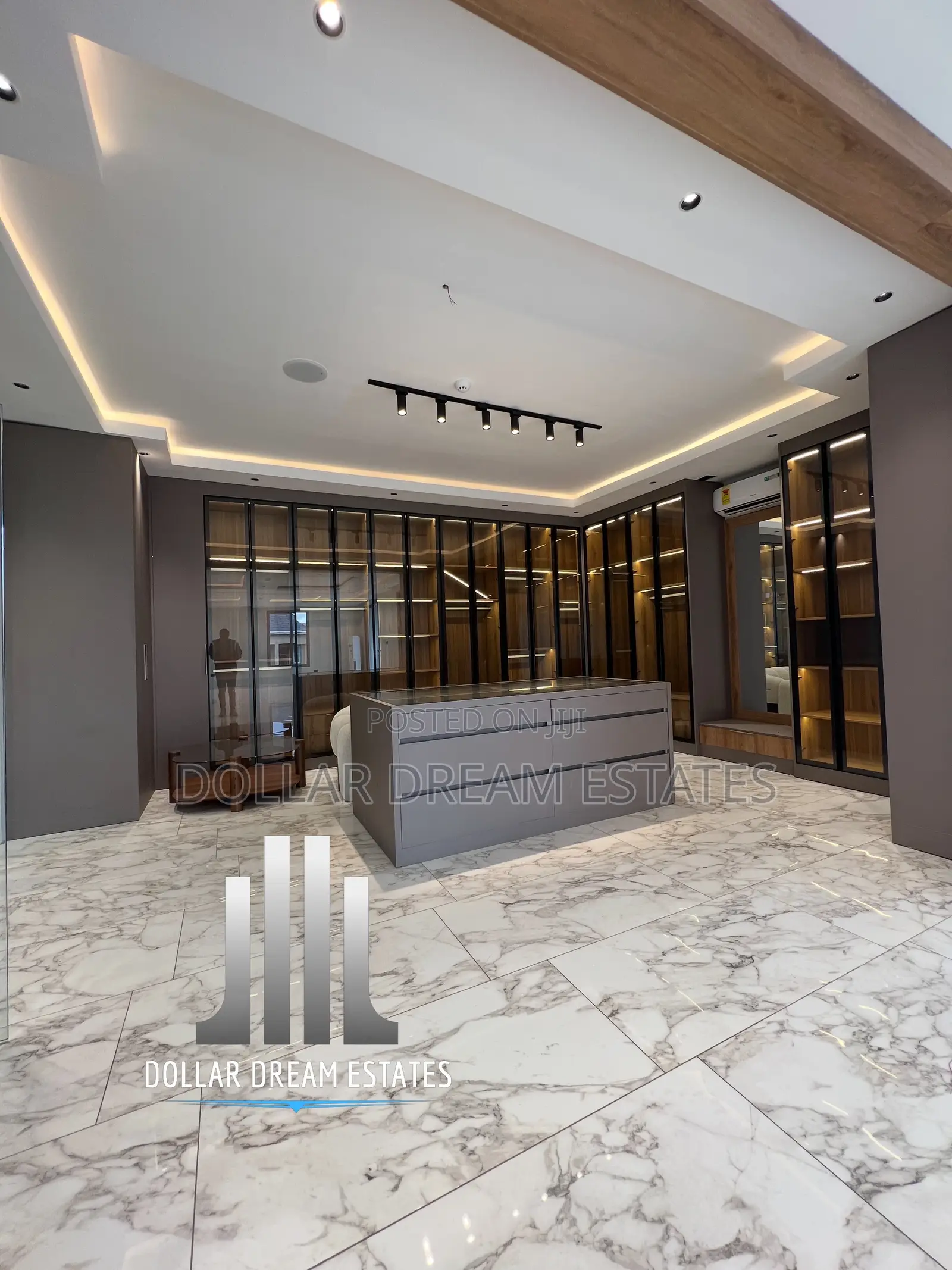 Furnished 8bdrm Mansion in Airport Residential Area for sale