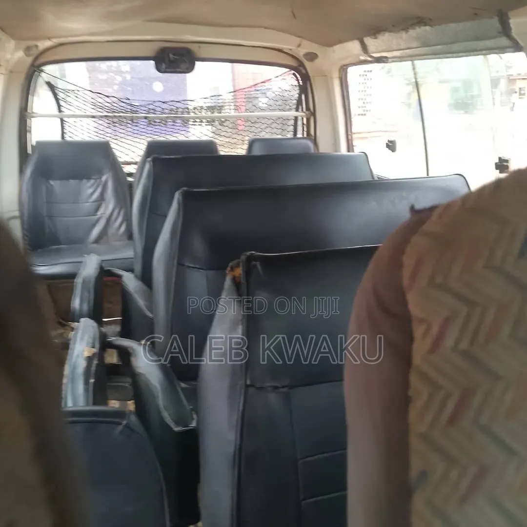 Toyota HiAce 2000 White