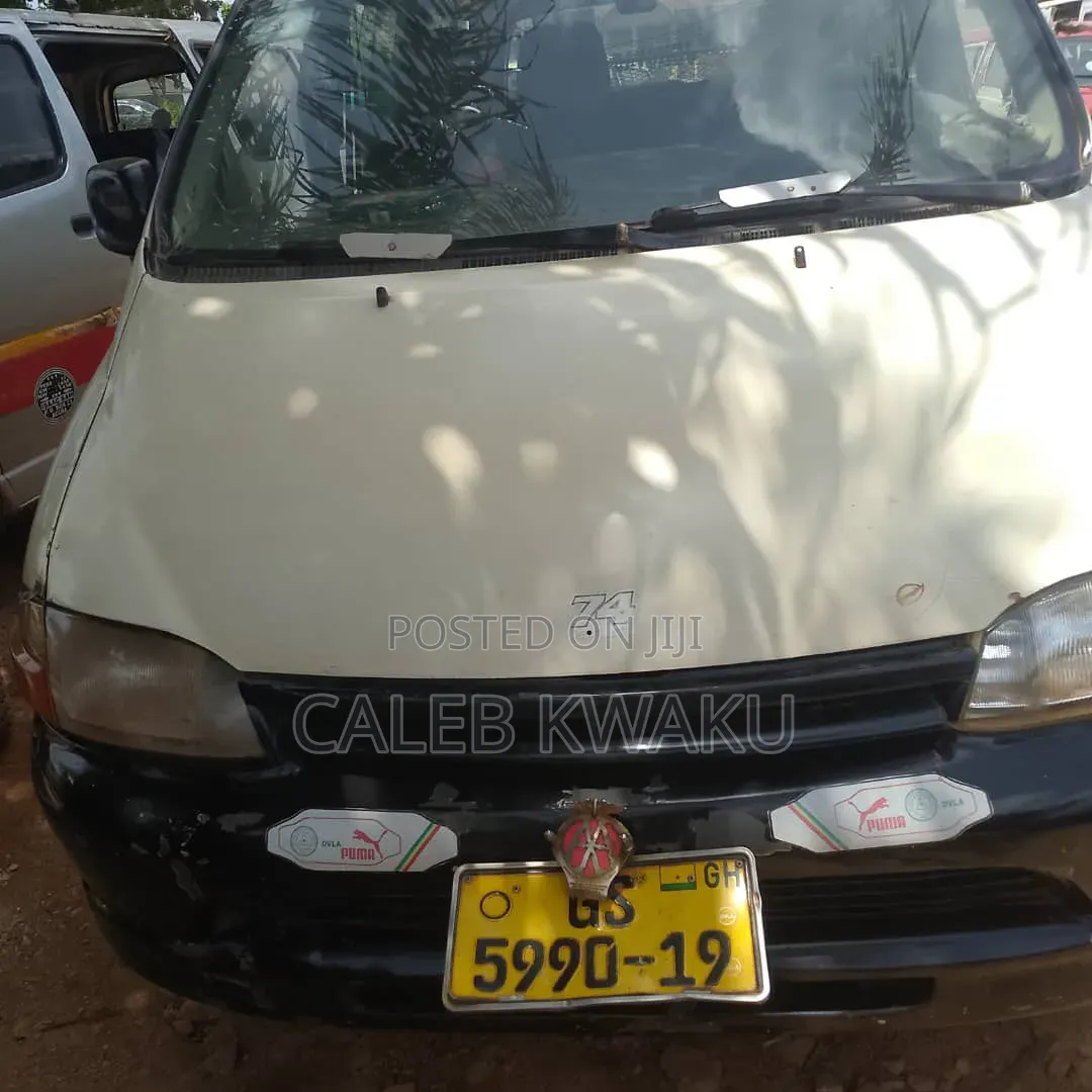 Toyota HiAce 2000 White