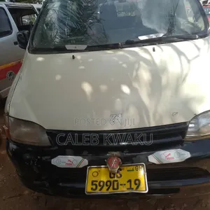 Toyota HiAce 2000 White