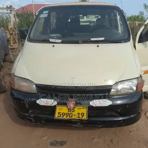 Toyota HiAce 2000 White