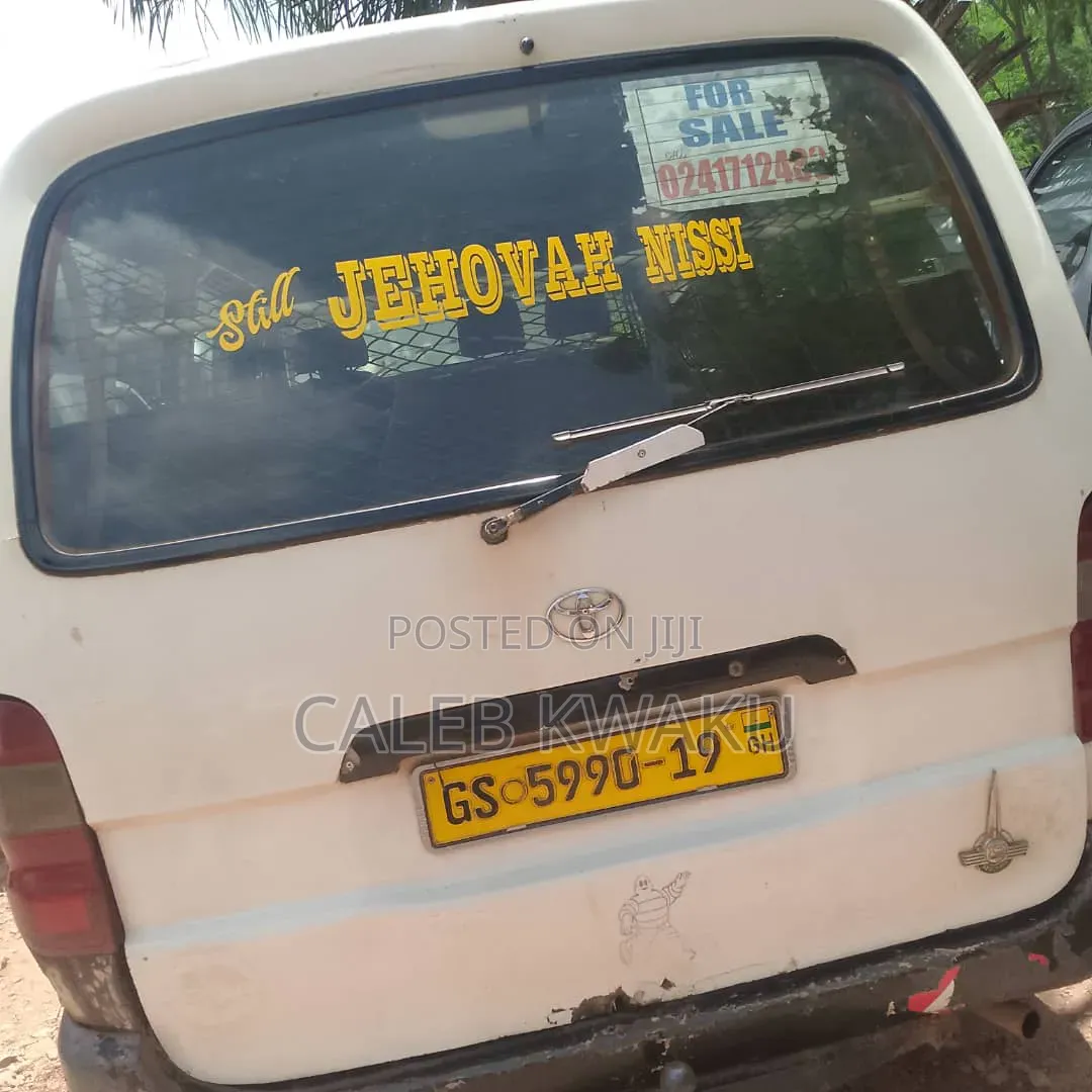 Toyota HiAce 2000 White