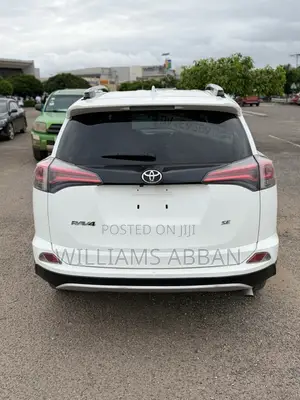 Toyota RAV4 SE FWD (2.5L 4cyl 6A) 2017 White