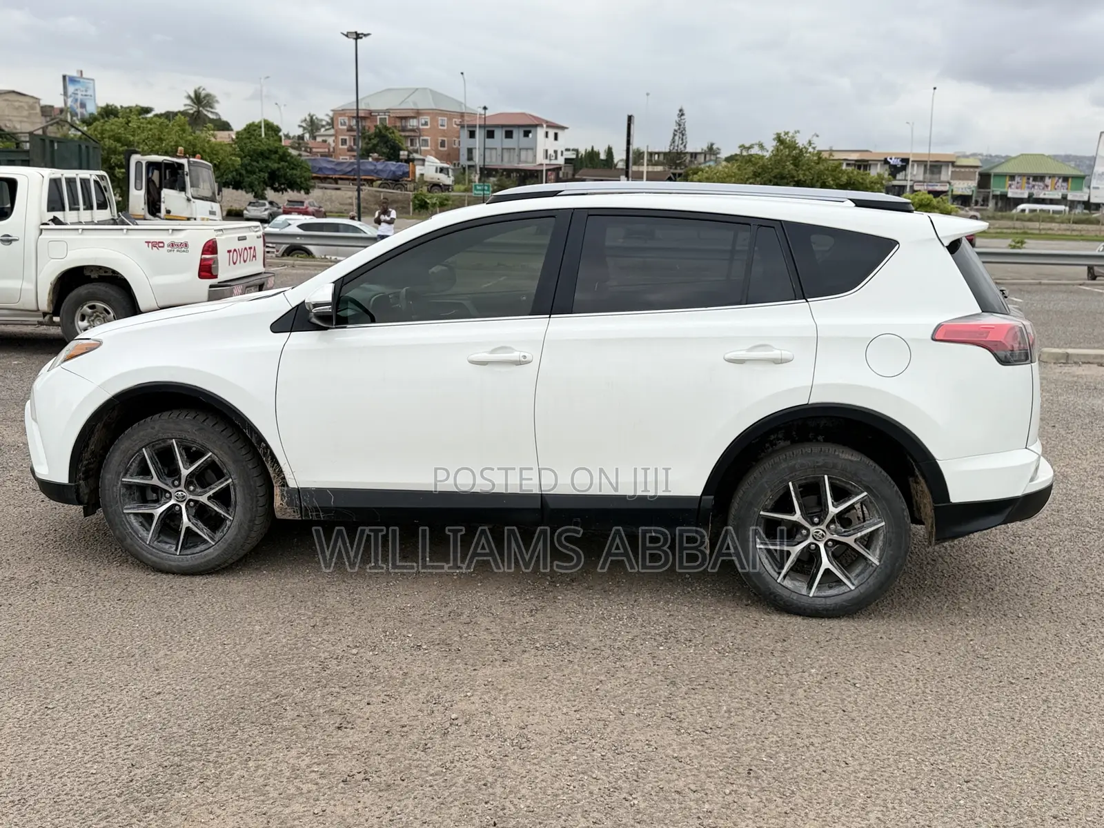 Toyota RAV4 SE FWD (2.5L 4cyl 6A) 2017 White
